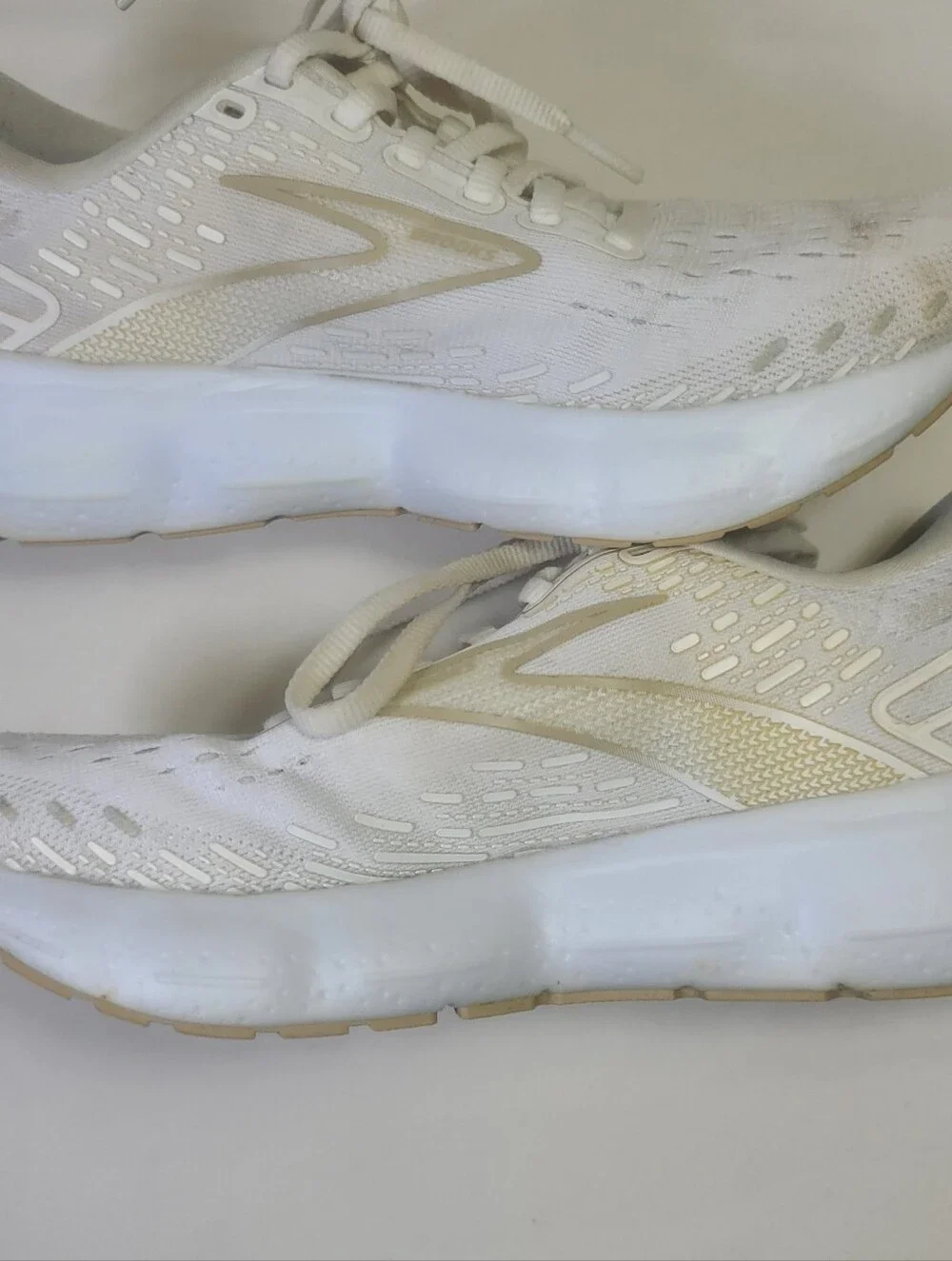 Brooks Women's Glycerin 20 White Gold Running Sneakers Shoes Size 5 Medium (B)